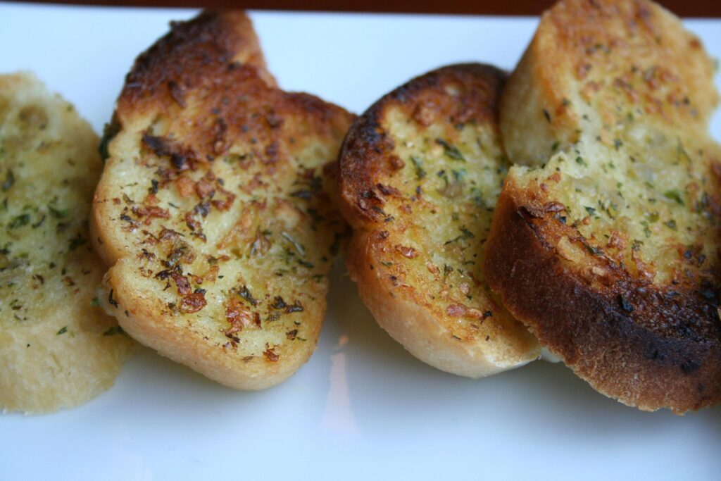 How to Bake Garlic Bread