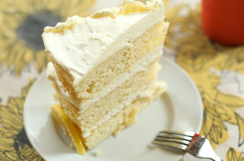 How to Bake a Classic Vanilla Cake Step by Step (For Beginners)