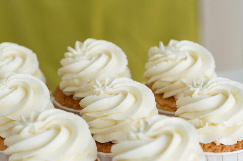 How to Make Perfect Buttercream Frosting (Beginner Guide)